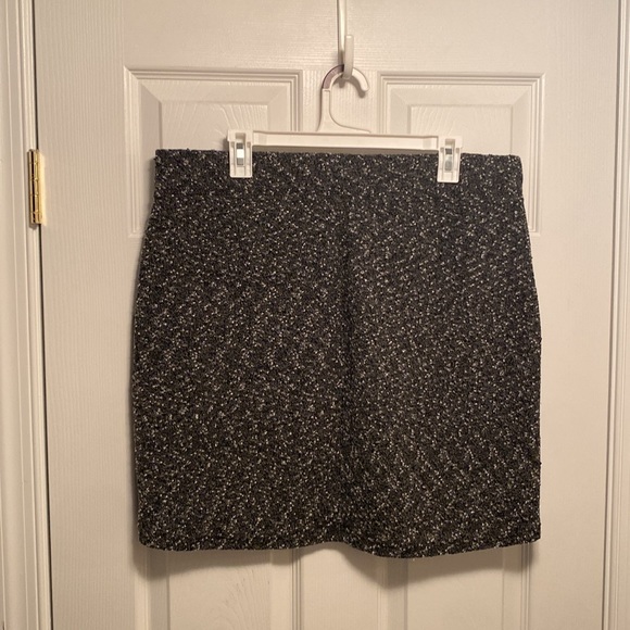 NWOT Torrid Black/White High Low Skirt…size 1 - Picture 2 of 4